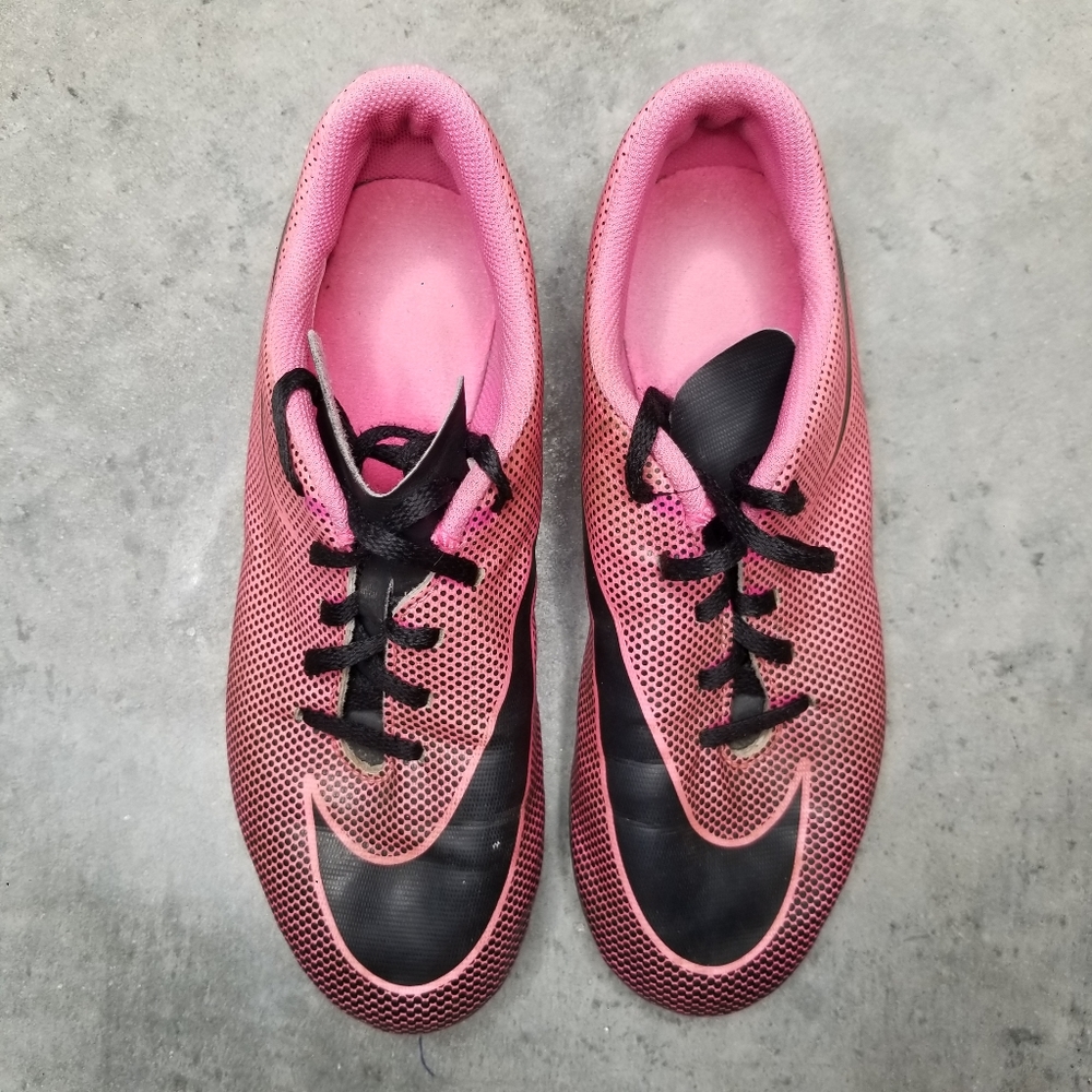 NIKE | Youth Girls Pink and Black Cleats Unisex